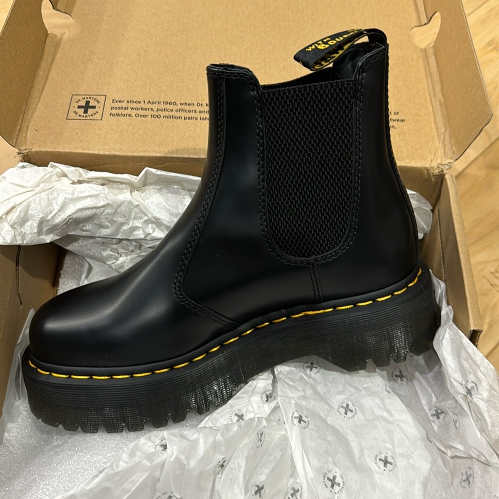 Brand new Dr Marten 2976 Quad Black Polished Smooth Platofrm boots size US 8